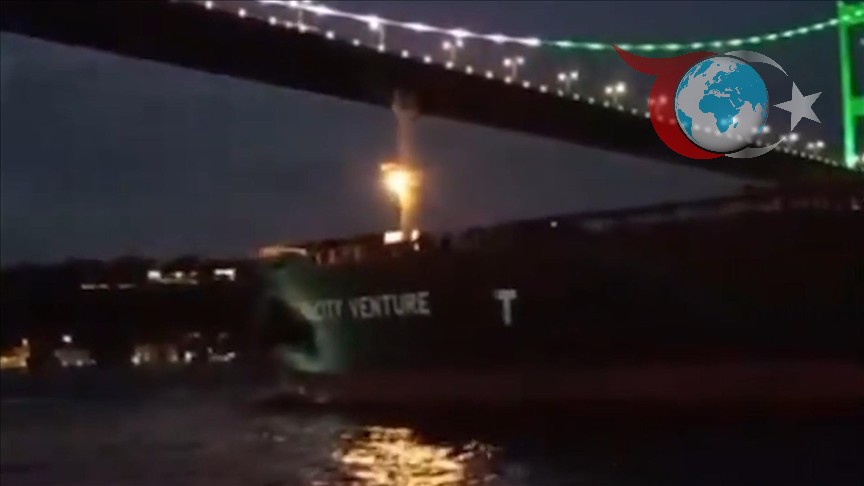 İstanbul Boğazı'nda Ham Petrol Yüklü Tankerin Güvenli Yolculuğu