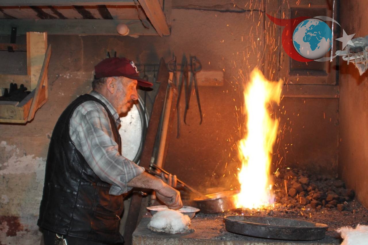 Yarım Asırlık Bakırcı Ustası Hanefi Sarıkaya'nın Meslek Aşkı
