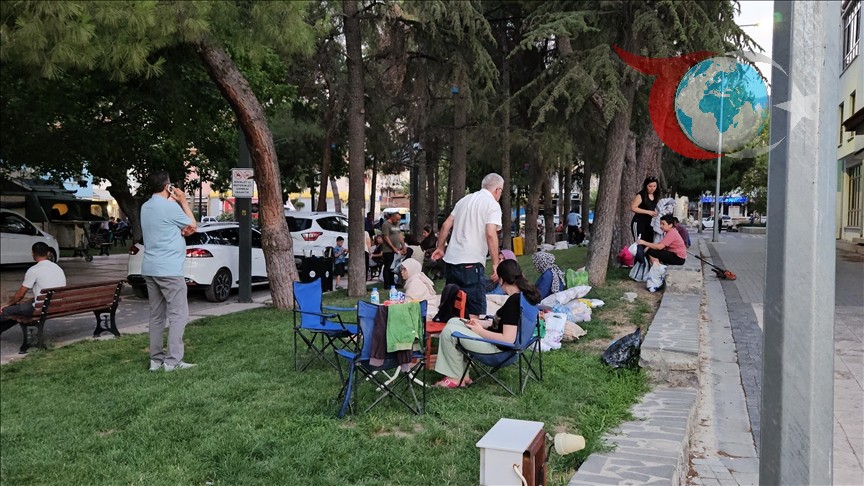 Sındırgı'da Art Arda Depremler: Halk Tedirgin