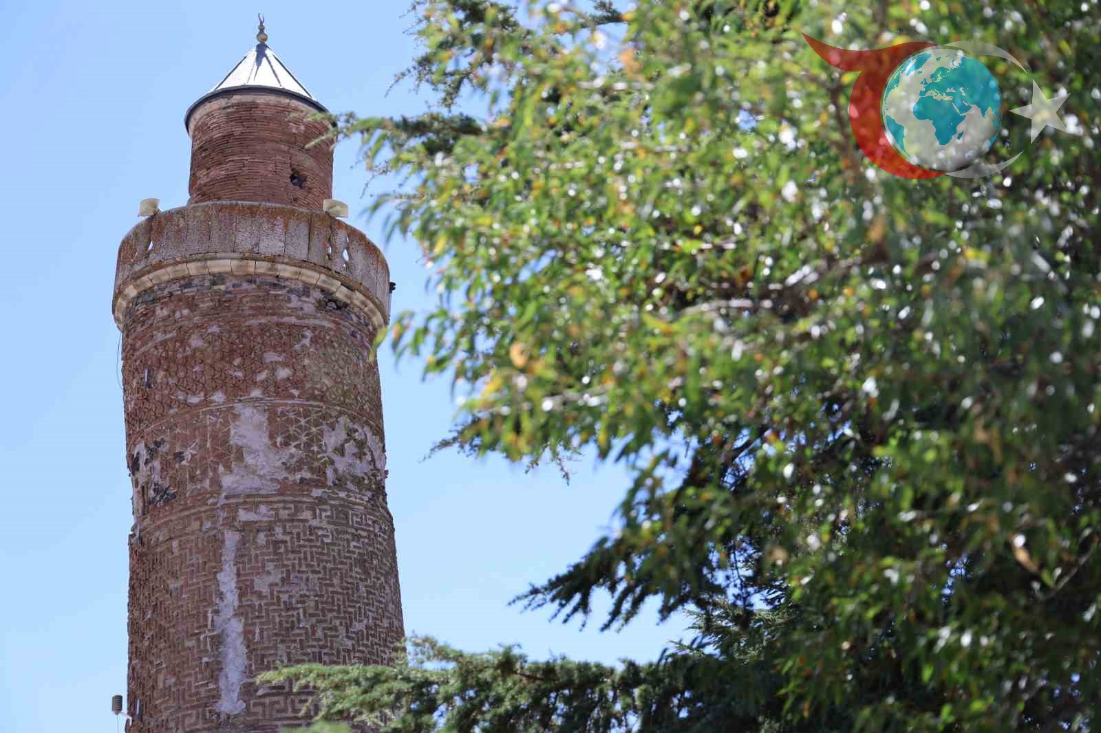 Harput Ulu Camii: Eğik Minareli Tarihi Yapı Yaz Aylarında İlgi Odağı