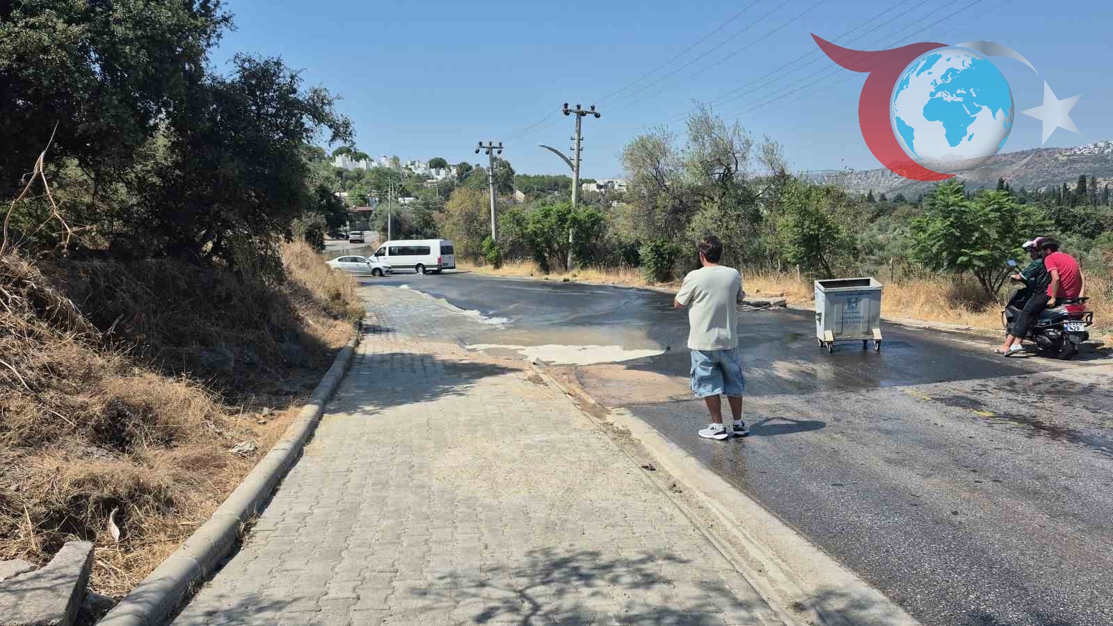 Bodrum'da Su Hattı Patlaması: Yolda Büyük Çukur Oluştu