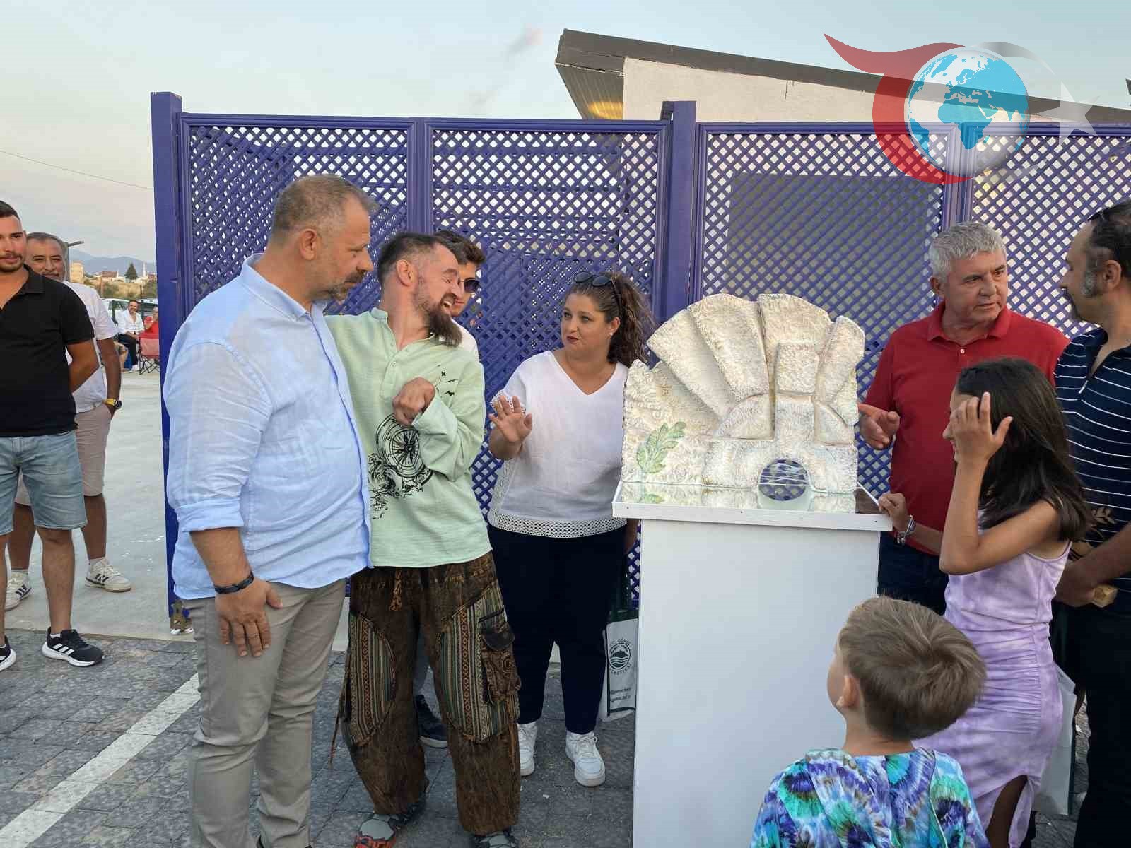 Gömeç Heykel ve Kafebüs Açılışında Sanatla Buluştu