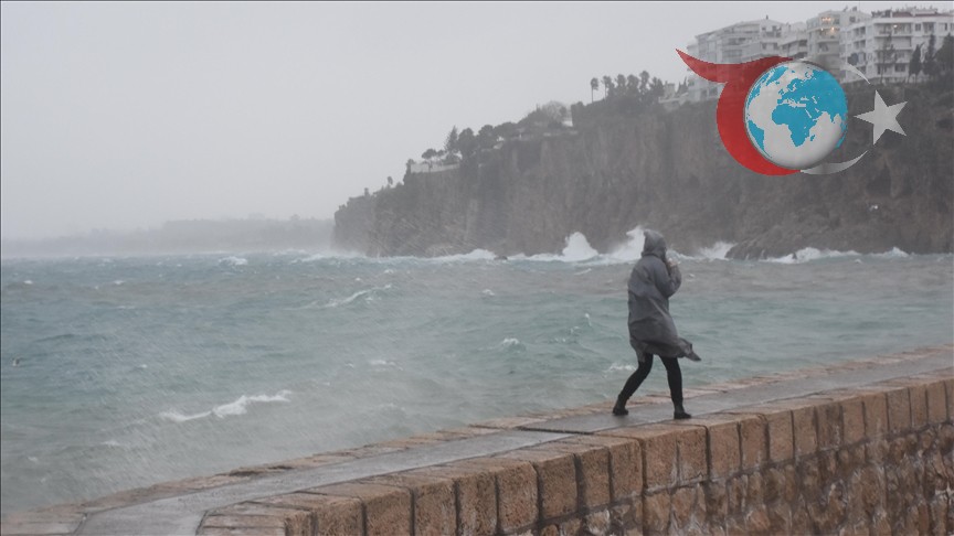 Batı Akdeniz'de Kuvvetli Fırtına Uyarısı: Ulaşımda Aksamalara Dikkat!