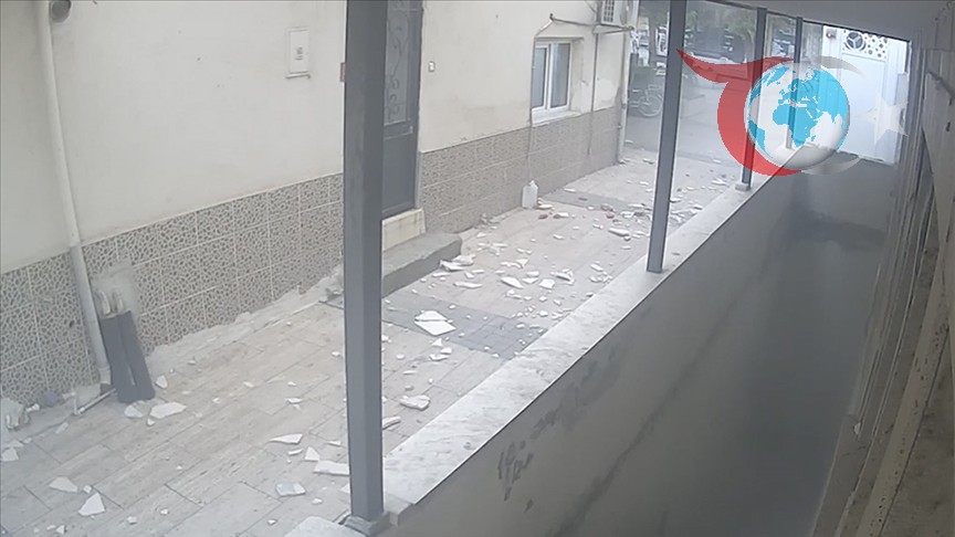 Balıkesir Sındırgı'da Korkutan Depremin İzleri: Güvenlik Kameraları Şiddeti Görüntüledi