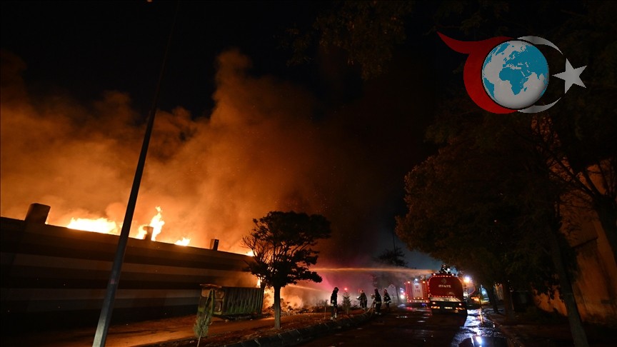 Gaziantep'teki Geri Dönüşüm Fabrikasında Çıkan Yangın Korkuttu