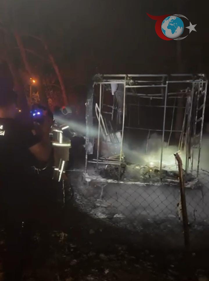 İznik'te Gece Yarısı Korkutan Karavan Yangını