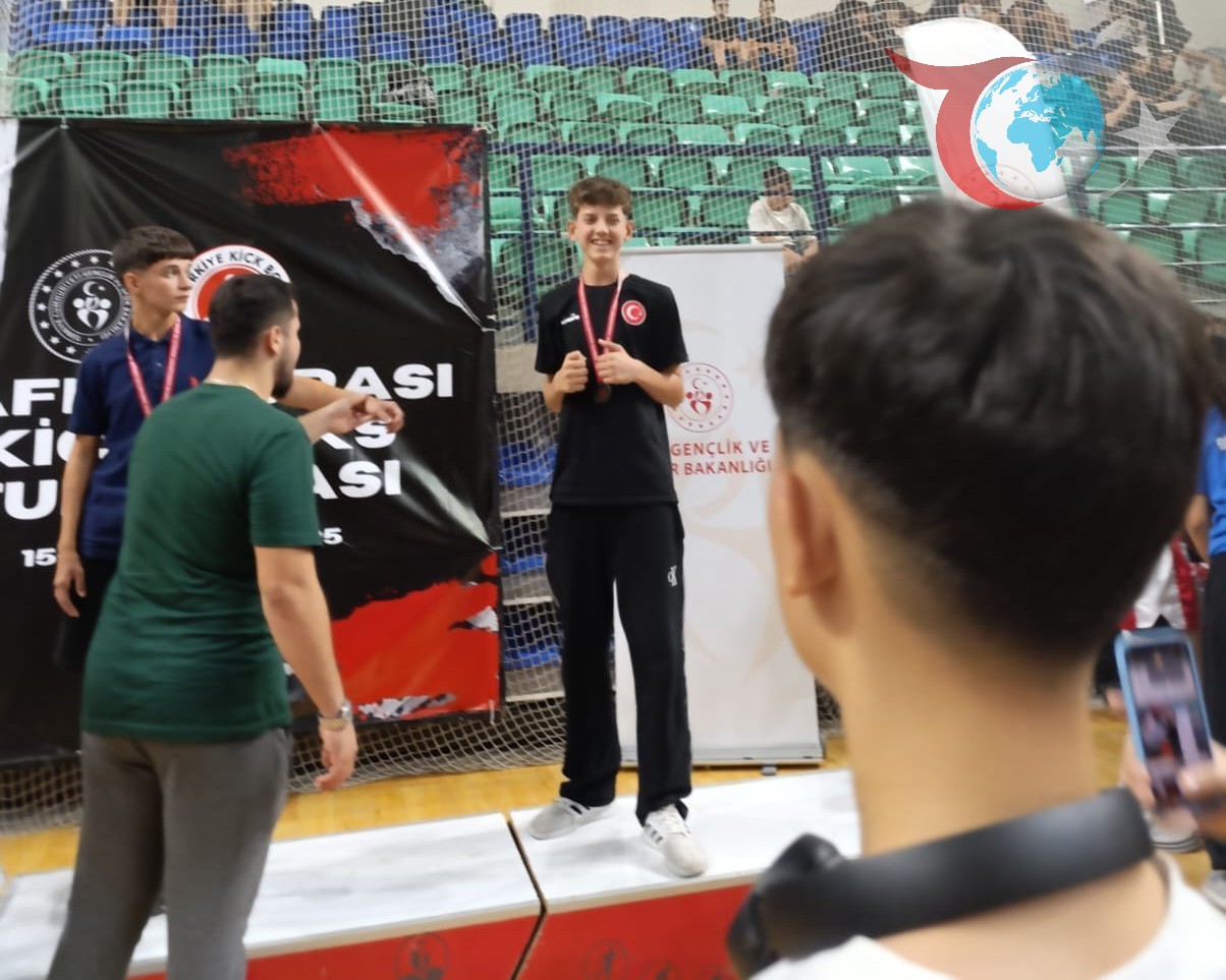 Zafer Kupası Kick Boks Turnuvası'nda Eskişehirli Sporcu Metehan Kaya Parladı