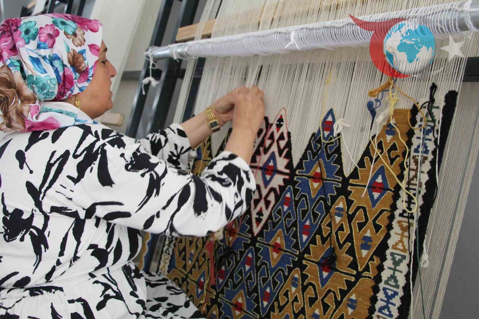 Şırnak'ta Kadınlar Jirki Kilimi ile Tarihi Yeniden Dokuyor