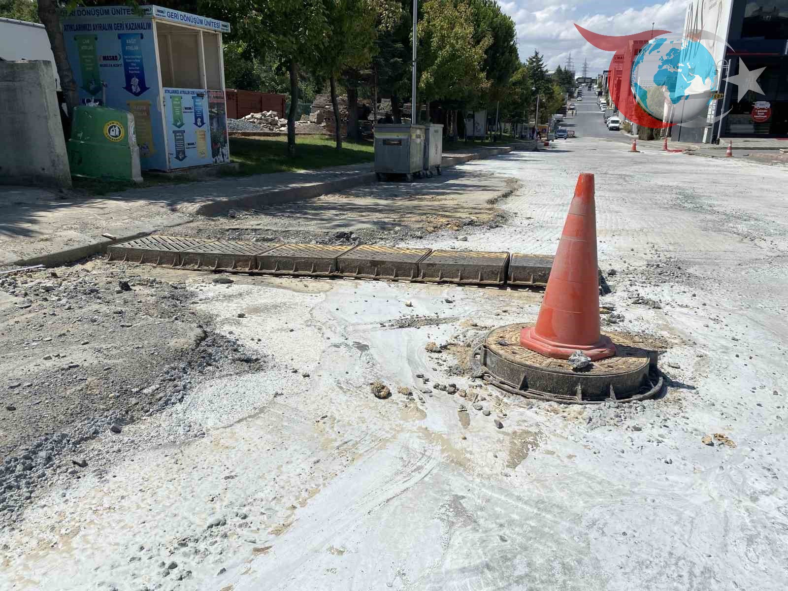 İstanbul'da MASKO Mobilyacılar Sitesi Esnafı Yarım Kalan Yol Çalışmasına Tepkili