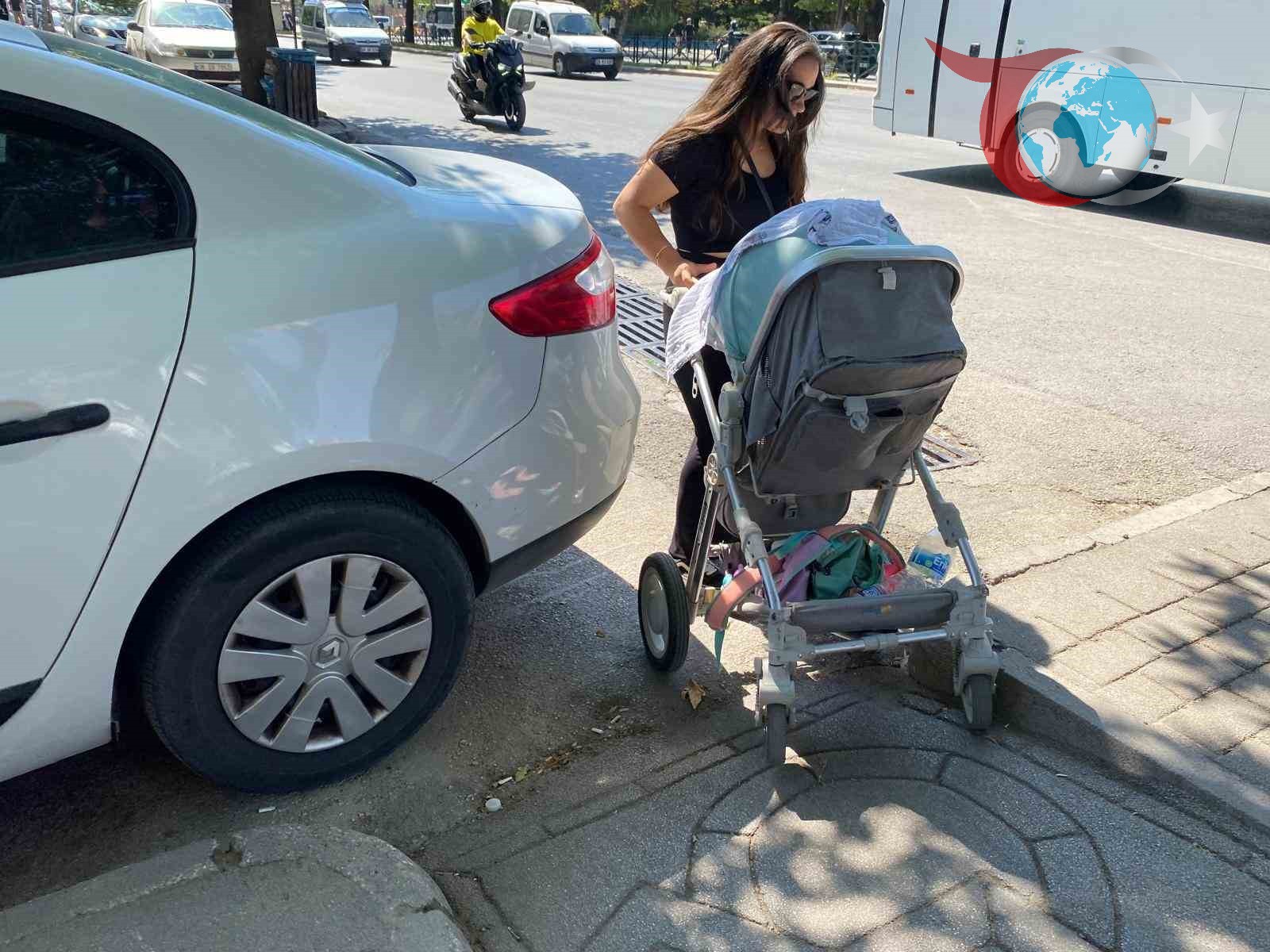 Eskişehir’de Engelli ve Bebek Arabası Geçiş Alanlarına Duyarsız Parklar Tepki Çekiyor