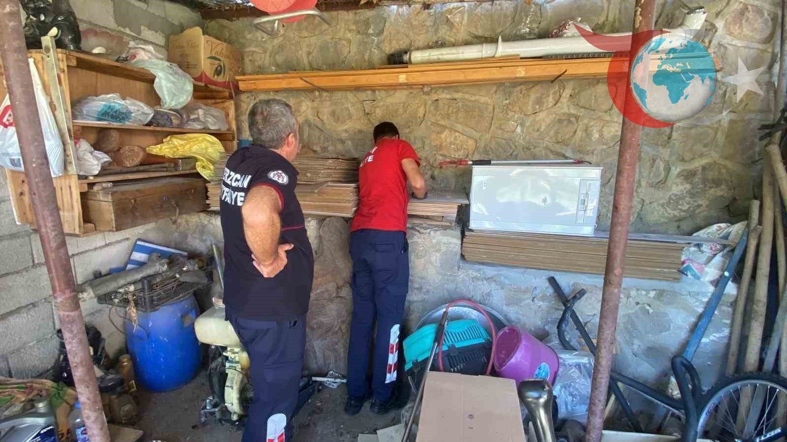 Erzincan’da İtfaiye Ekiplerinden Kahramanlık: Boruda Sıkışan Kedi Yavrusuna Kurtarma Operasyonu
