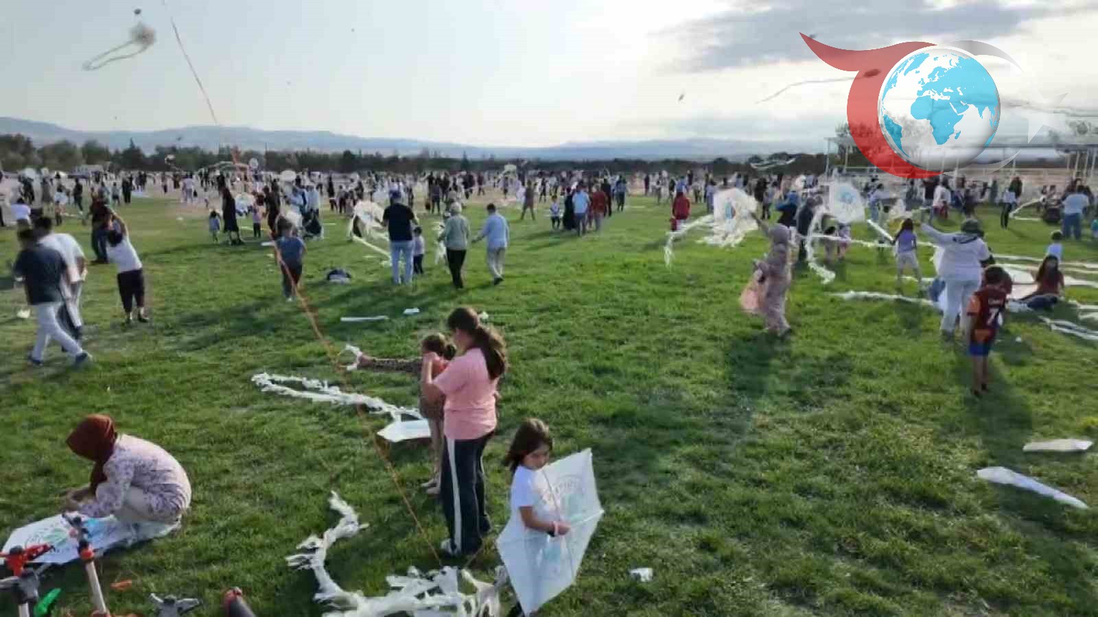 Rengarenk Uçurtmalar Suluova Semalarını Süsledi