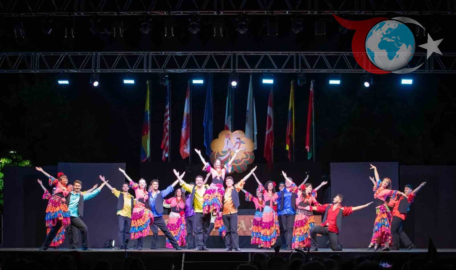 Nilüfer Halk Dansları Topluluğu İtalya'dan Ödülle Döndü