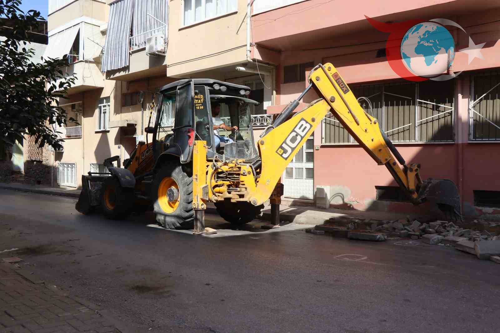 Nazilli Belediyesi Kurtuluş Mahallesi'nde Yol Yenileme Çalışmalarına Hız Kesmeden Devam Ediyor