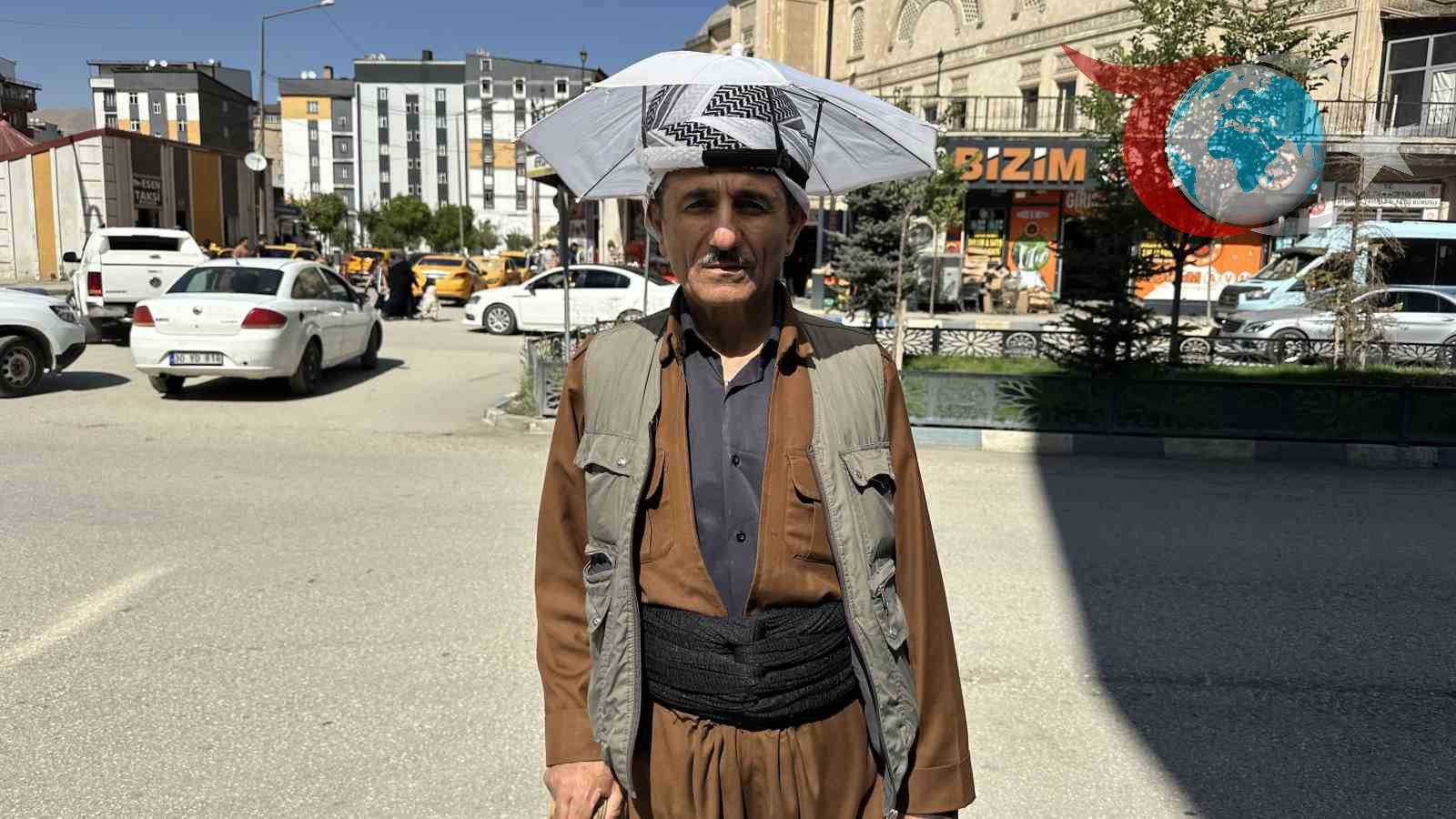 Yüksekova'da Unutulmaz Bir Karakter: Kafa Şemsiyesiyle Güneşe Meydan Okuyan Hasan Amca