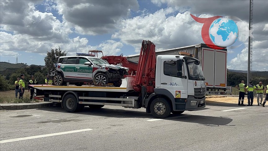 Kuzey Marmara Yolu'nda Kaza: Tır Gişelere ve Jandarma Aracına Çarptı