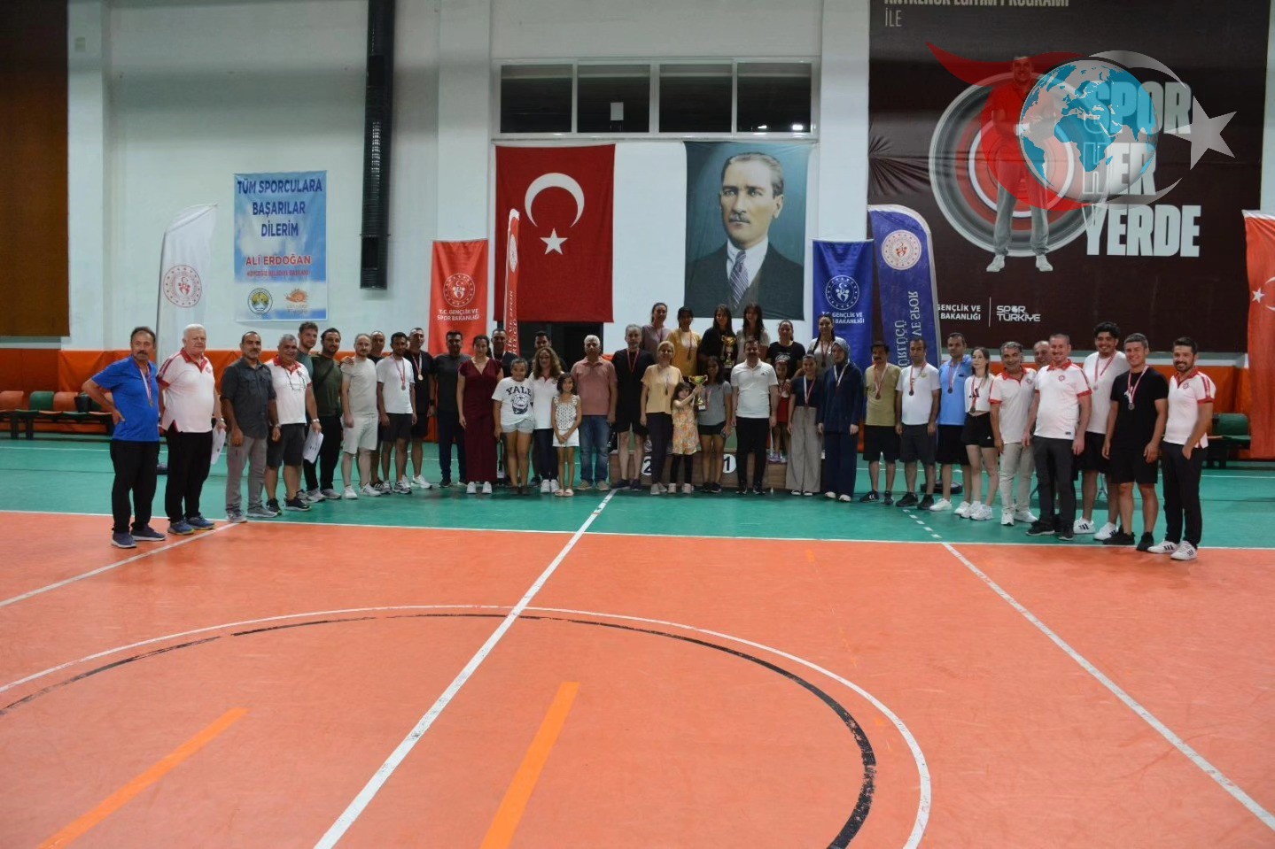 Muğla Köyceğiz'de Zafer Bayramı Coşkusu: Floor Curling Turnuvası Düzenlendi