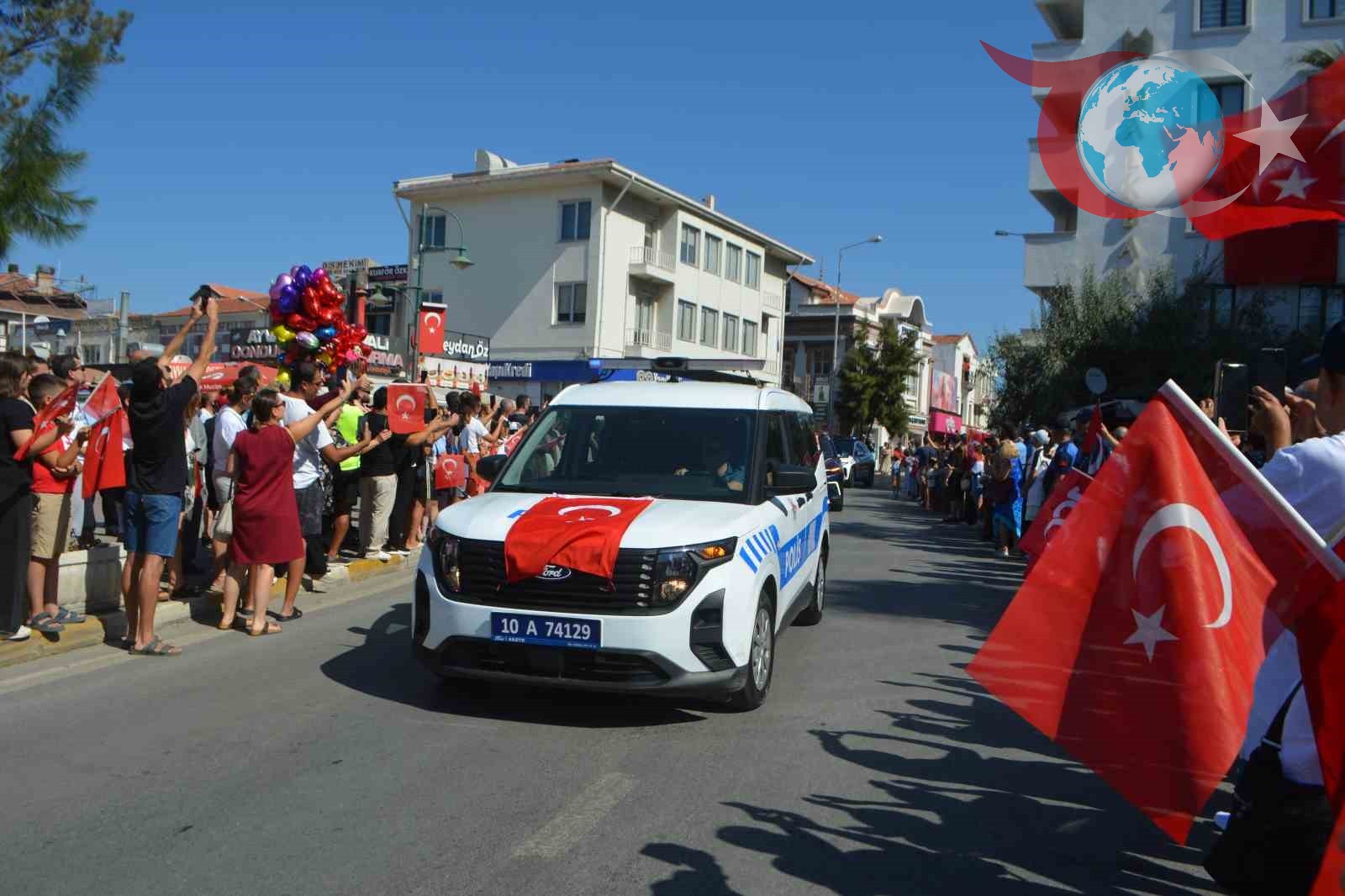 Ayvalık’ta 30 Ağustos Coşkuyla Kutlandı: Cumhuriyet Meydanı’nda Renkli Etkinlikler