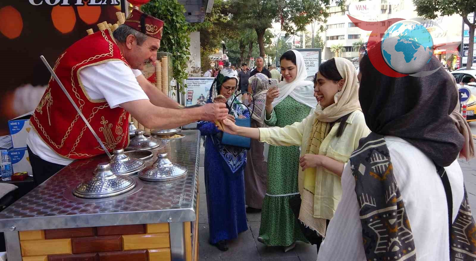Van'a Akın Eden İranlı Turistler Ekonomiyi Canlandırdı
