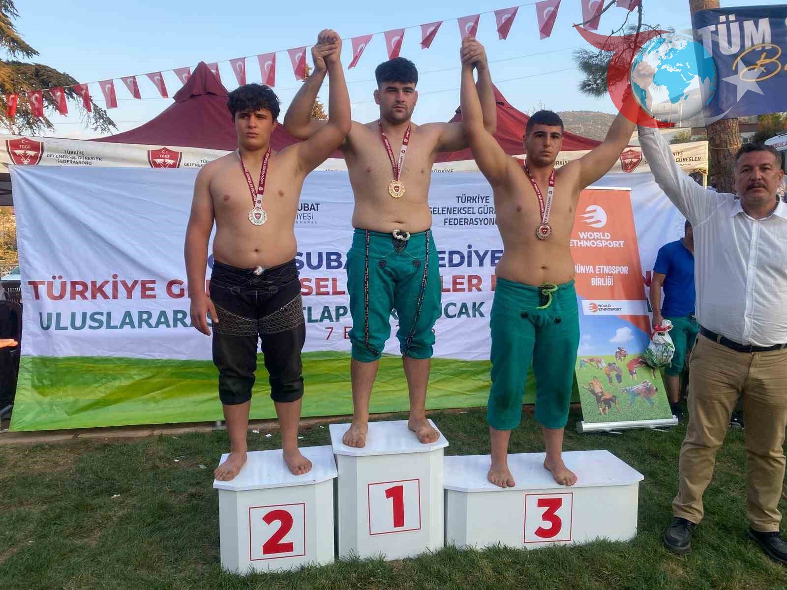 Erzincanlı Sporcular Uluslararası Karakucak Güreşleri'nde Büyük Başarı Elde Etti