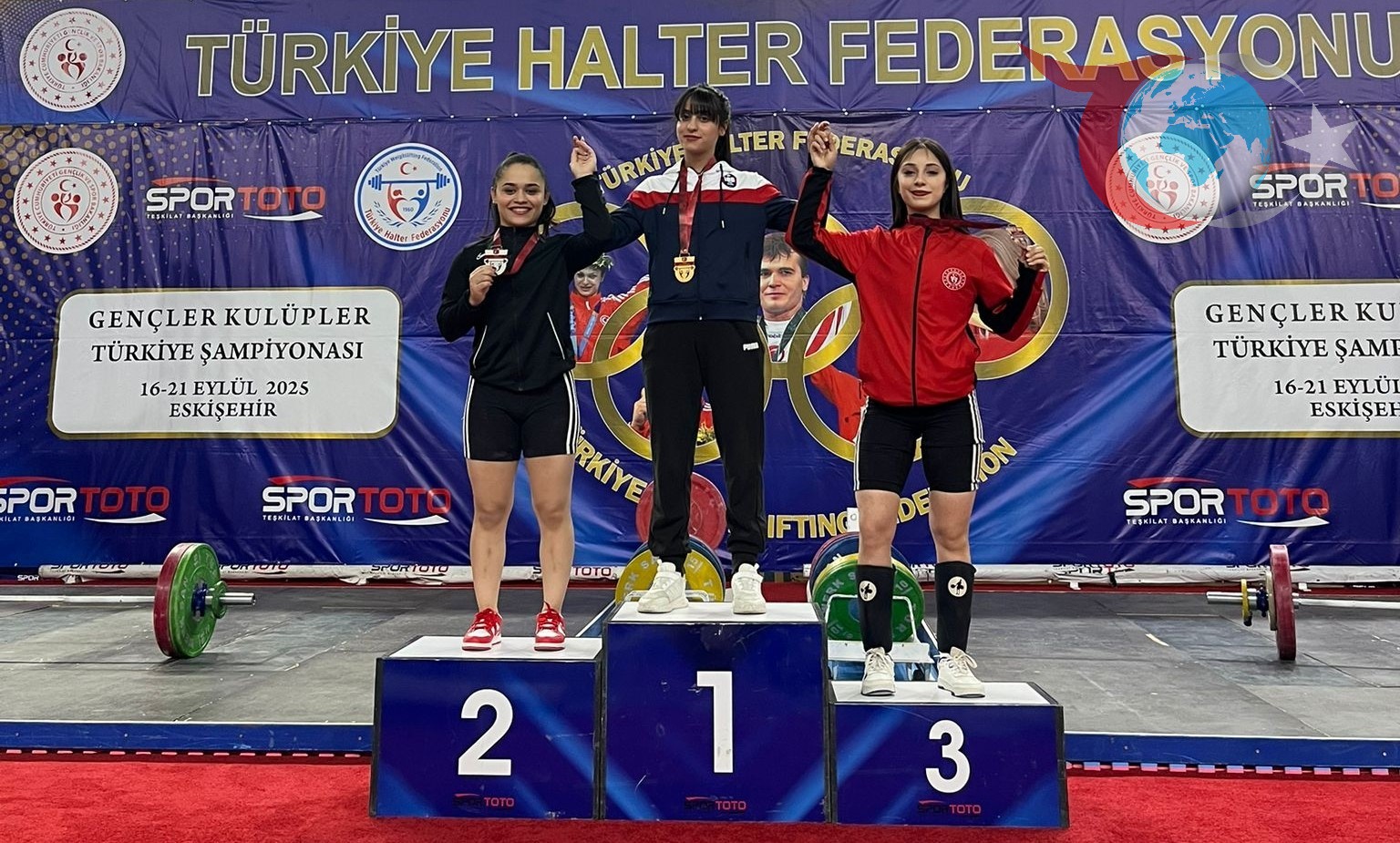 Düzce'nin Genç Yıldızı Yağmur Melek Şahin, Halterde Gümüş Madalya Kazandı