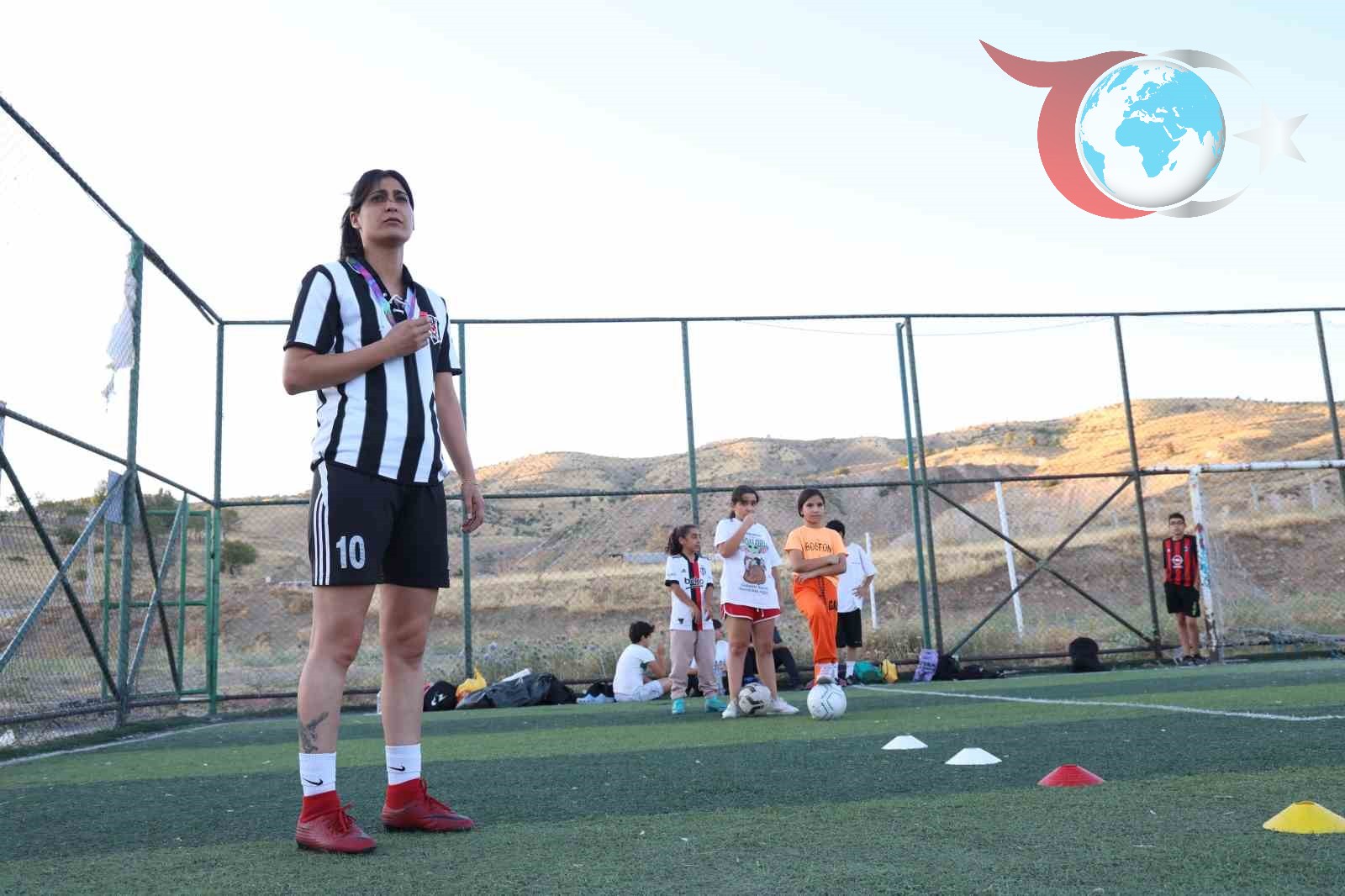 Elazığlı Kadın Futbolcu Yağmur Bor'un Halı Sahalardan 3. Lig'e Uzanan Hikayesi