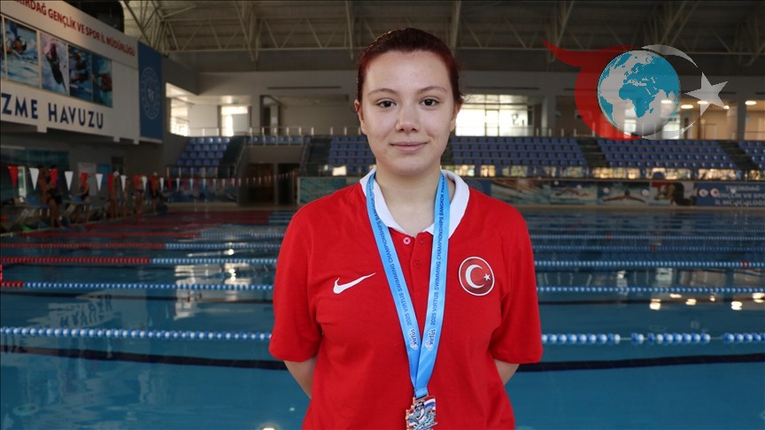 Genç Yüzücü Zeynep Duru Çiftçi'nin Dünya Arenasındaki Başarısı
