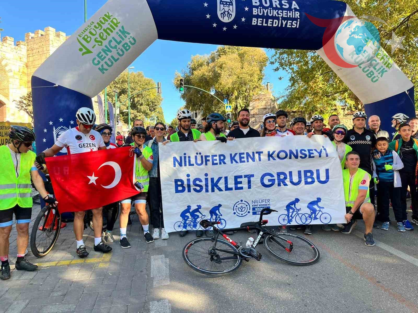 Bisiklet Tutkunları Bursa'da Buluştu: Pedallar İyilik İçin Döndü