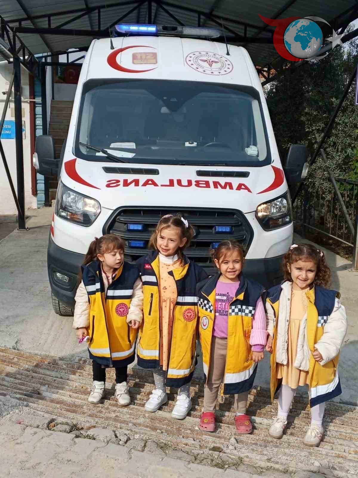 Minik Öğrenciler 112 Acil Servis Ekibinin Yanında!