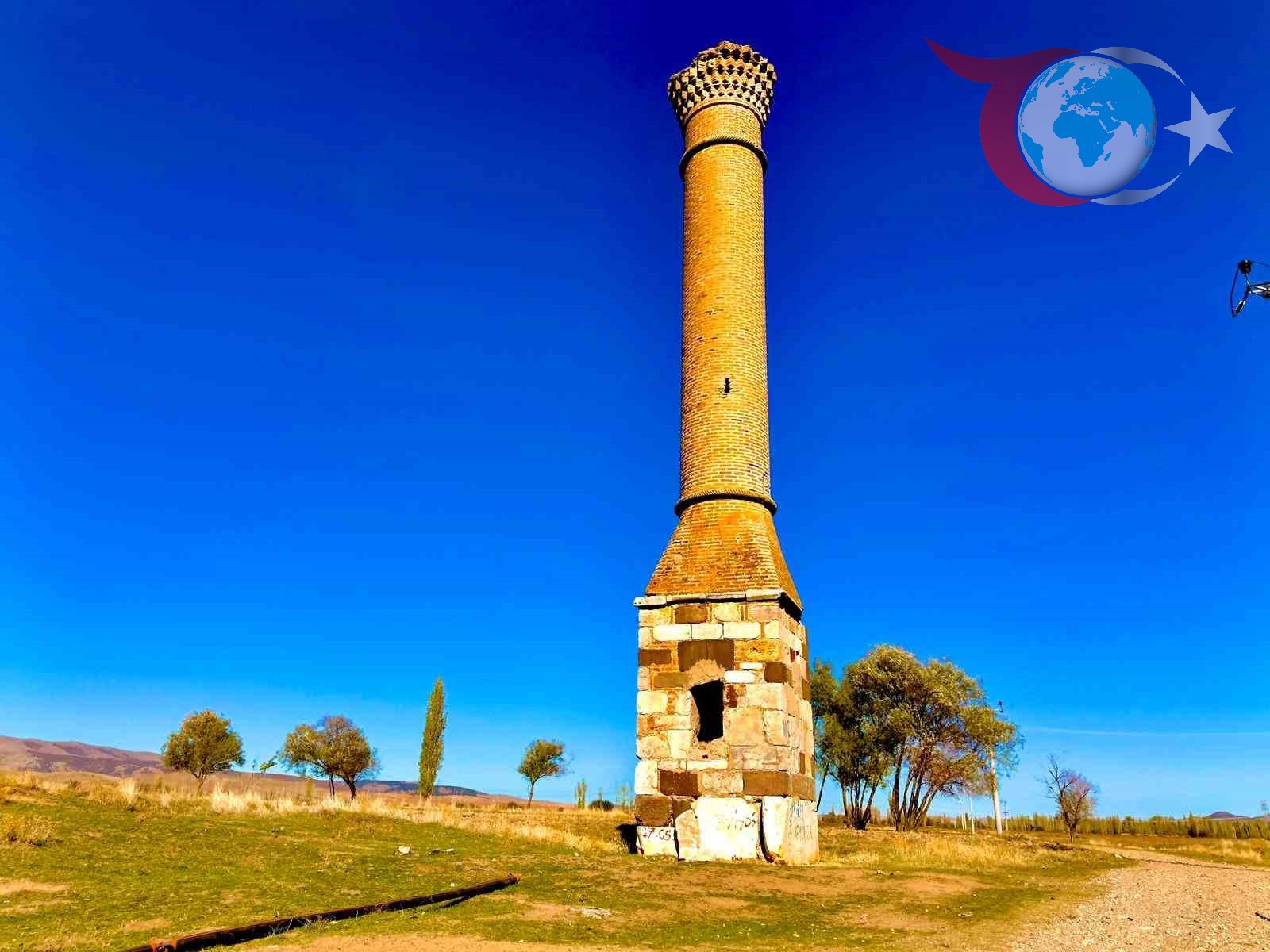 Bolvadin'in Tarihi Hazinesi: 200 Yıllık Selçuklu Minaresi Göz Kamaştırıyor