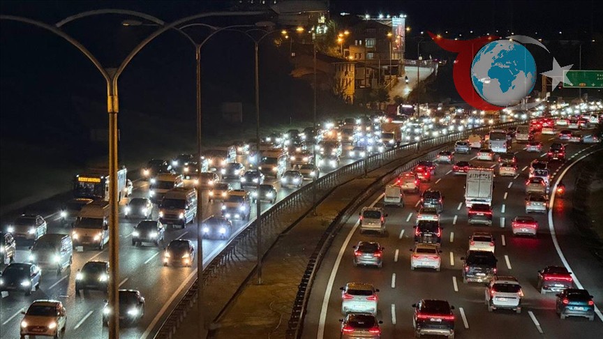 İstanbul'un Mesai Çıkışında Trafik Yoğunluğu: Avrupa ve Anadolu Yakasında Son Durum