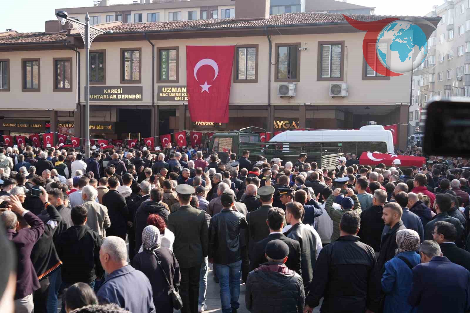 Türkiye, Şehit Askerini Binlerce Kişiyle Son Yolculuğuna Uğurladı
